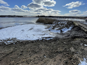 Nuotekų dumblas vežamas į ūkininkų laukus