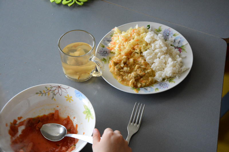 Mokyklų virėjoms tenka skaičiuoti kiekvieną centą