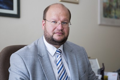 Vilniaus miesto psichikos sveikatos cent­ro vadovas, gydytojas psichiatras M. Mar­cin­­kevičius kiekvienam pataria naudotis suteiktomis galimybėmis ir grįžti į normalų socialinį gyvenimą, nepamirštant užtikrinti savo ir aplinkinių saugumo (Vilniaus miesto psichikos sveikatos  centro archyvas)