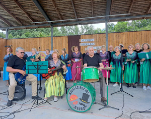 Pajūri&scaron;kiai surengė smagią &scaron;ventę rajono bočiams