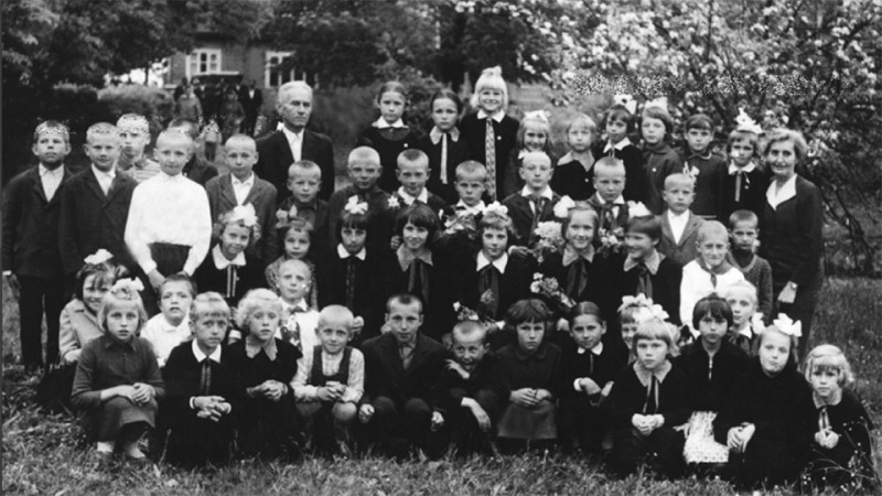 Šventų pradinės mokyklos mokiniai pirmaisiais pokario metais