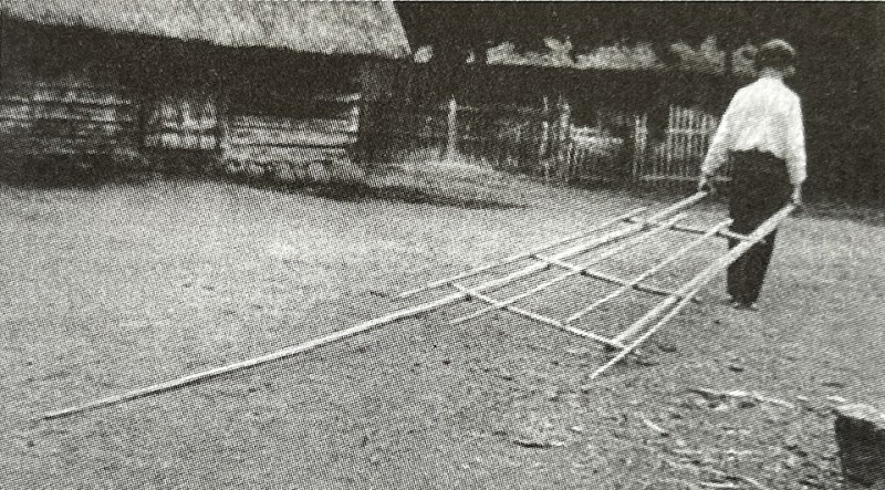 Velktė šienui traukti. 1938 m. Nuotr. iš monografijos „Kvėdarna&quot;