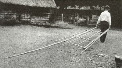 Velktė šienui traukti. 1938 m. Nuotr. iš monografijos „Kvėdarna&quot;