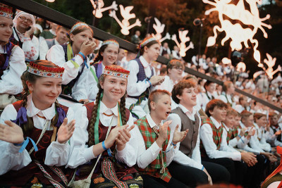 Moksleivių dainų &scaron;ventės dalyviams dovanoja gyvybės ir traumų draudimą