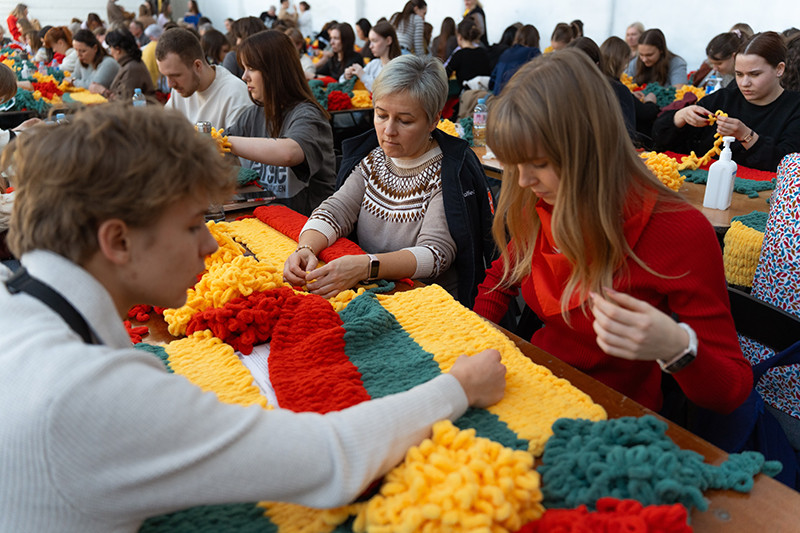 Mažiesiems &ndash; i&scaron; didelių rankų
