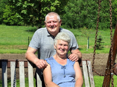 Tėvo rankos laiko vaiko pasaulį