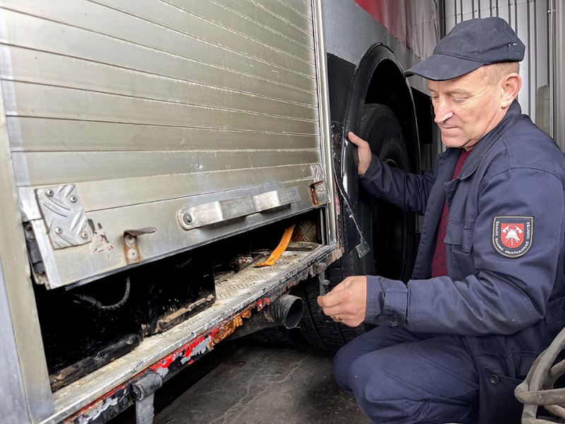 Šis ugniagesių automobilis jau neberemontuotinas