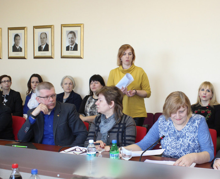 Atsakomybė už mokyklą permesta bendruomenei