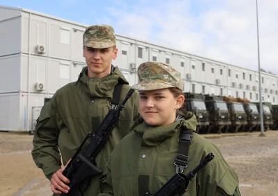 Tarp kelių šimtų savanorių – ir merginos, ir vaikinai