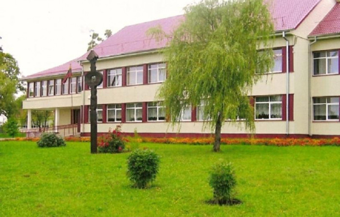 Pagrindinės Žadeikių įstaigos – ir vėl be vadovų