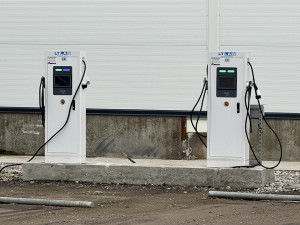 Elektromobiliai: dar vienas bandymas įrengti stoteles