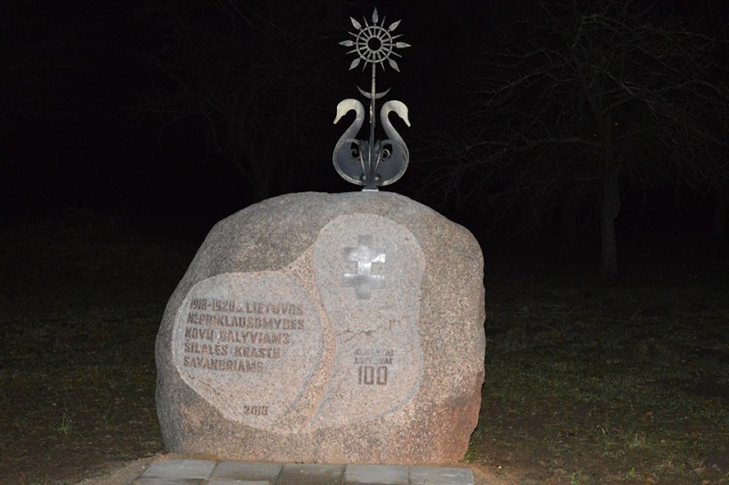 Paminklinis akmuo Lietuvos nepriklausomybės kovų dalyviams, Šilalės krašto savanoriams Loretos DAUKANTIENĖS nuotr.