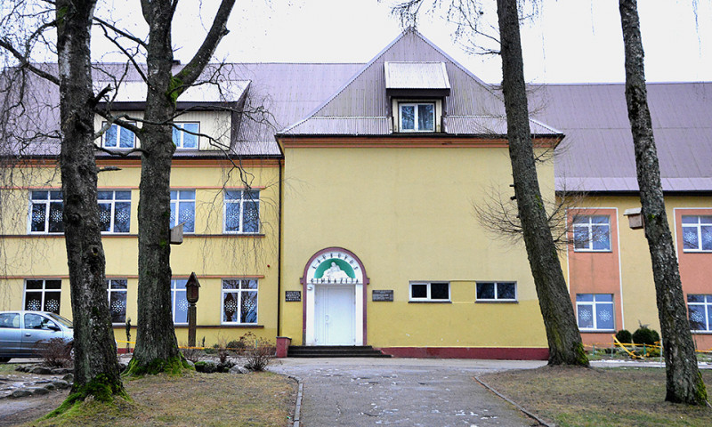Darbo inspekcija Laukuvos gimnazijos vadovei skyrė baudą