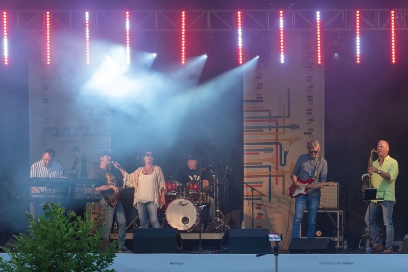 DŽIAZAS ATPLAUKĖ IR IŠMETĖ INKARĄ TAURAGĖJE
