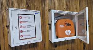 Vienas i&scaron; defibriliatorių yra Pajūrio Stanislovo Birži&scaron;kio gimnazijoje