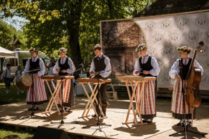 Teatro mūzos klėty prabilo