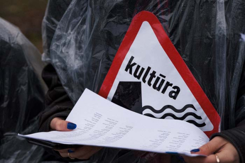 Peticijos vardų skaitymu pažymėtas Lietuvos kultūros bendruomenės peticijos perdavimas Vyriausybei