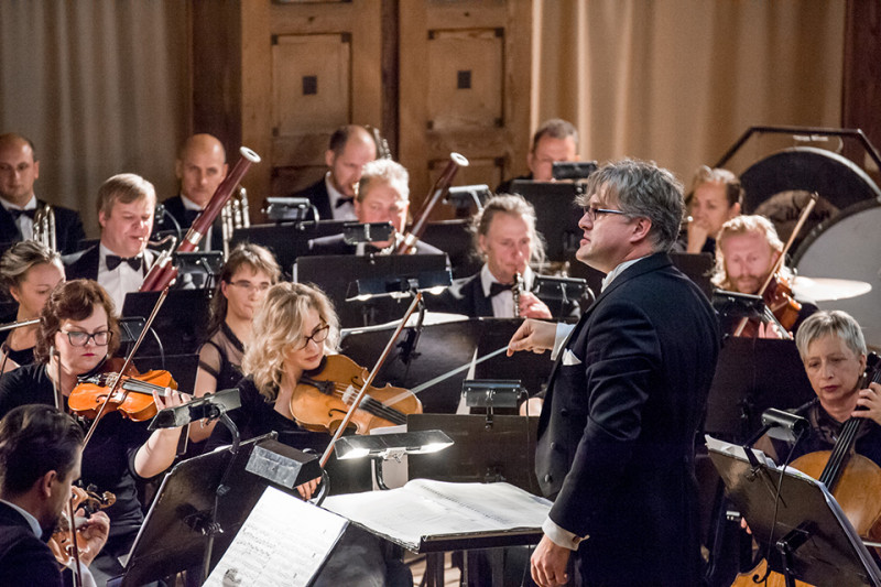 Jubiliejinių teatro metų vartai atsivėrė nuostabiai muzikai