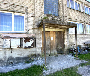Tokios yra daugiabučio, kurį administruoja „Mano būstas Vakarai“, lauko durys
