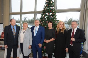 I&scaron; kairės: Antanas ir Kristina Dambrauskai, Algirdas ir Edita Tarozai, Daiva ir Egidijus Gečai