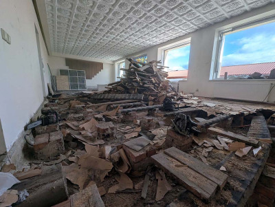 Koks likimas laukia patalpas puo&scaron;usių vitražų?