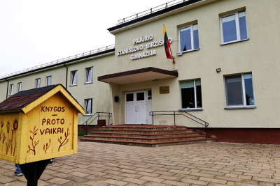 Gimnazijai – grėsmė likti be elektros, politikams tai sukėlė juoką