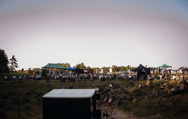 Vasaros grožį įkūnijo muzikos ir poezijos skambėjimas