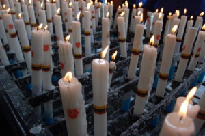 Maža žvakutės&nbsp;liepsnelė byloja viltį&nbsp;bei&nbsp;gyvenimo&nbsp;džiaugsmą