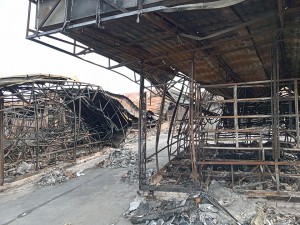 Iš pastatų liko tik metalo laužas...