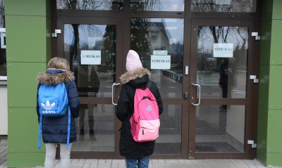 Miesto gimnazijoje prasidėjo neterminuotas mokytojų streikas