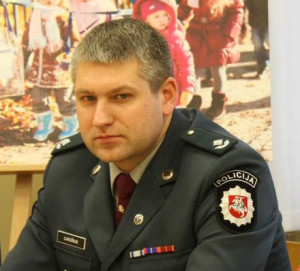 Vairuotojų siaubu praminti „trikojai“ „budi“ ir mūsų rajone