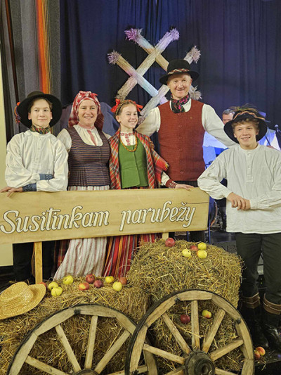 Su šokiu ir daina – laimingi visada