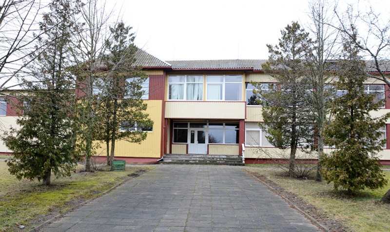Valdžios planuose – buvusioje mokykloje įsteigti senelių globos namus ir „greitosios“ brigadą. A. AMBROZOS nuotr.