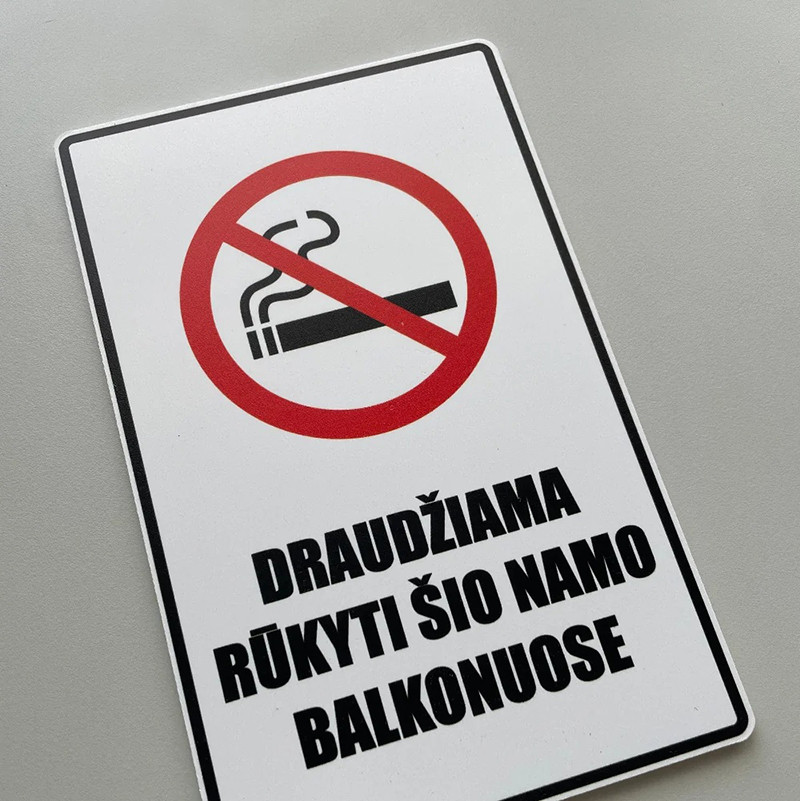 Užteko vieno gyventojo pra&scaron;ymo: daugiabutyje uždrausta rūkyti balkonuose
