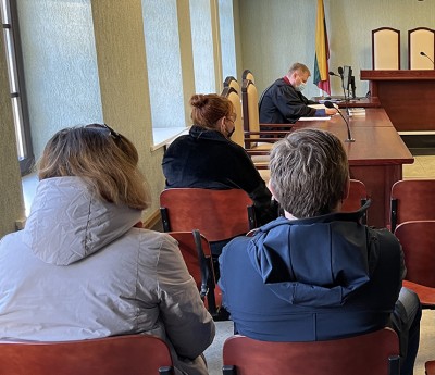 Seimo nario padėjėja teisiama dėl dokumentų klastojimo