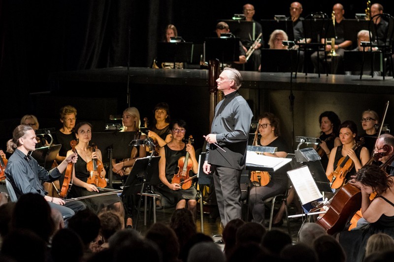 „Pulko duktė“: lapkritį muzikinio teatro gerbėjams prireiks akinių nuo saulės 