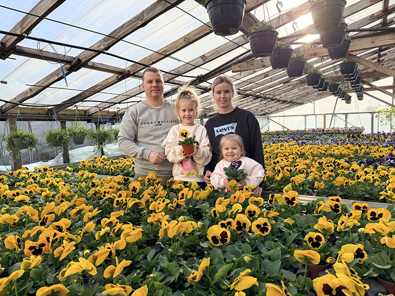 Motinos dienai &ndash; tik na&scaron;laitės