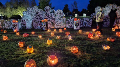 Orvydų parke sužibo &scaron;imtai dekoruotų moliūgų