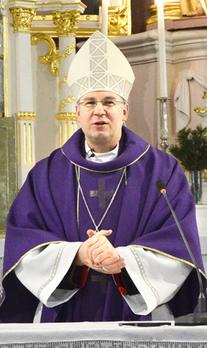 Brangieji, su džiaugsmu sveikinu Jus su šventomis Velykomis!
