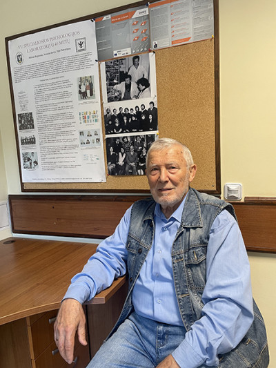 A. Bagdonas keletą de&scaron;imtmečių vadovavo Taikomosios psichologijos laboratorijai. Ir &scaron;iandien čia jis turi akademinių reikalų, yra laukiamas kolegų