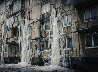 Kai kurie Kyjivo namai baigia pavirsti &bdquo;ledo rūmais&ldquo;