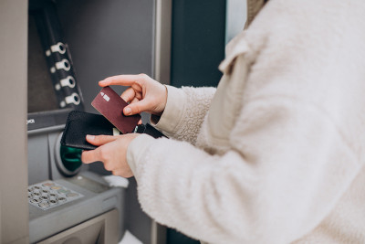 Negrynieji pinigai: kova su šešėliu ar parama bankams?