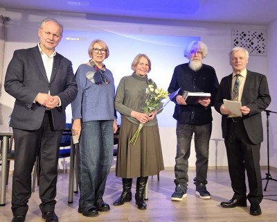 Žemaičių kultūros draugijos nariai Vilniuje dėkojo K. K. &Scaron;iaulyčiui (antras i&scaron; de&scaron;inės) už įdomias įžvalgas