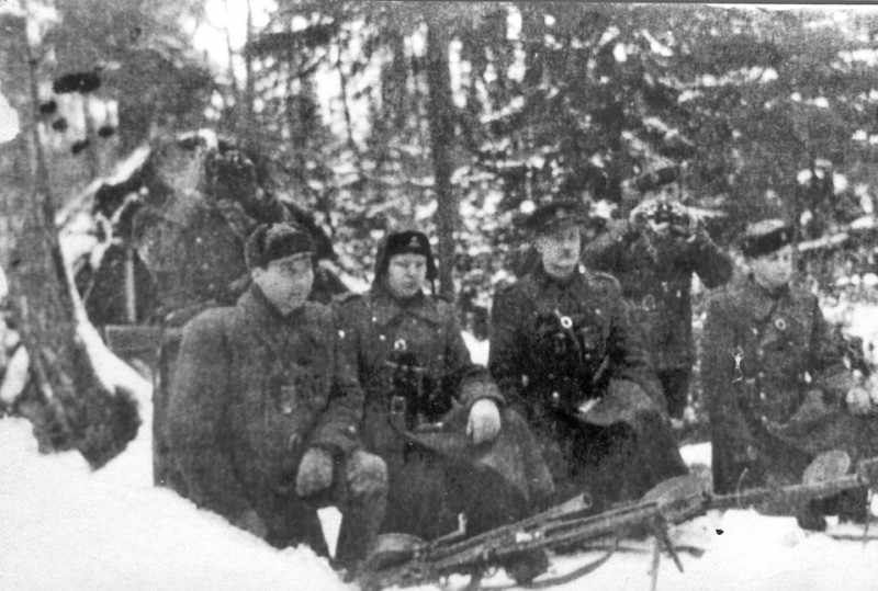 Iš kairės: S. Gavėnia-Drąsutis, L. Laurinskas-Liūtas, Šalčiūnas-Laibutis, Aleksas Irtmonas-Genys, Pranas Trijonis-Jaunutis, 1946 m. gruodis
