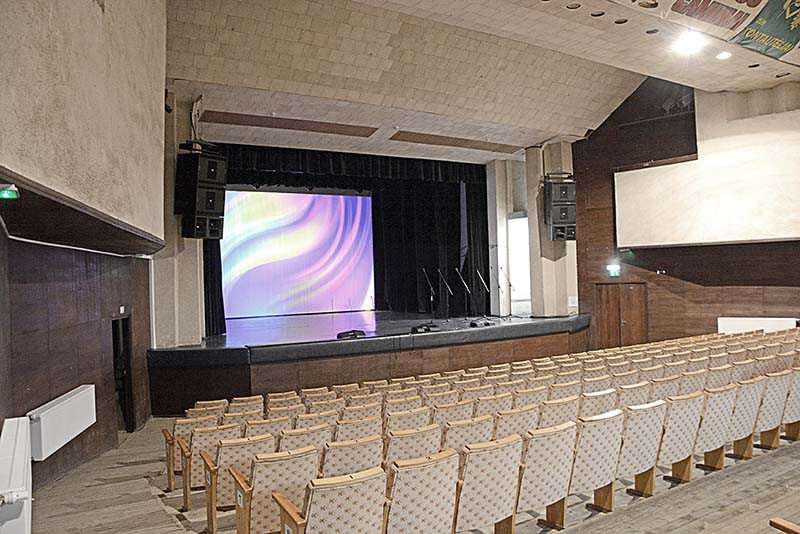 Kultūros centro salės remontas tolsta ir brangsta