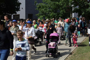 Už vaikų globą šeimoje žygiavo beveik 300 dalyvių
