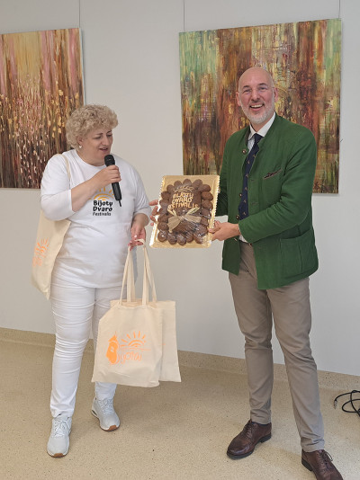 Pristatyti dvarų virtuves  dr. M. Daraškevičių pakvietė Bijotų dvaro festivalio organizatorė Rima Latožienė