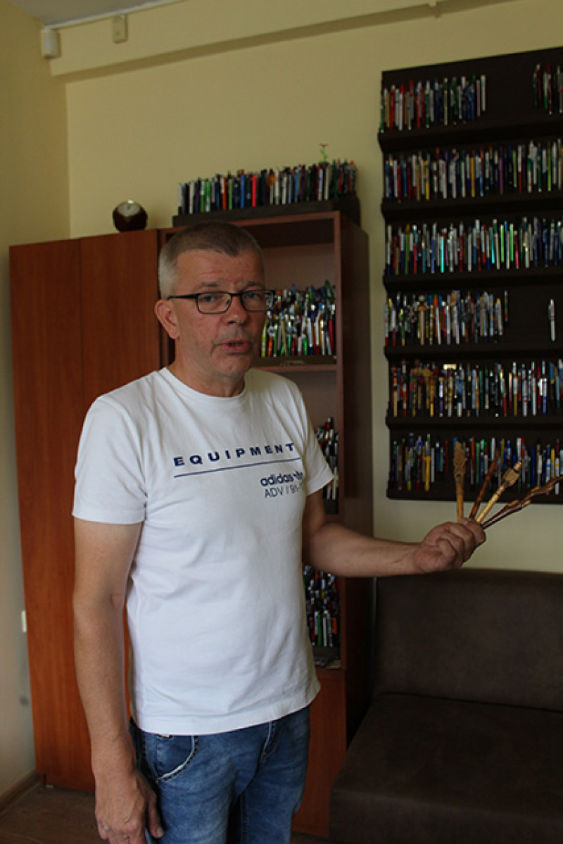 Direktoriaus kabinetą puošia tušinukų kolekcija