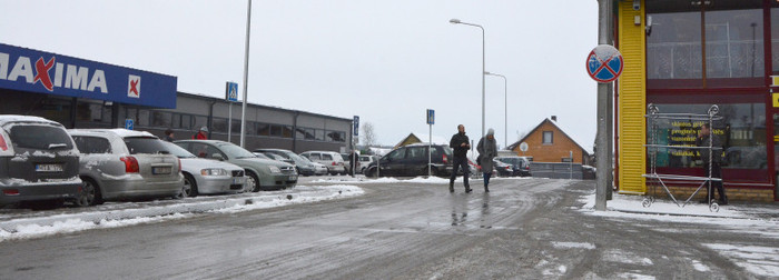 Ir nuošalesnėse gatvelėse pėstiesiems reikėtų ieškoti perėjos